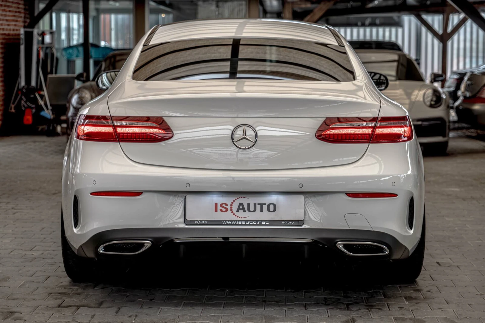 Mercedes-Benz E 220 AMG/Coupe/Burmester/Камера 360/Панорама/HuD/Амбиен - изображение 4