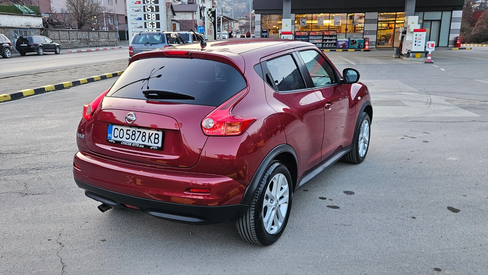 Nissan Juke 1.6T AVTOMAT/4X4/NAVIGACIA, снимка 7 - Автомобили и джипове - 53868186