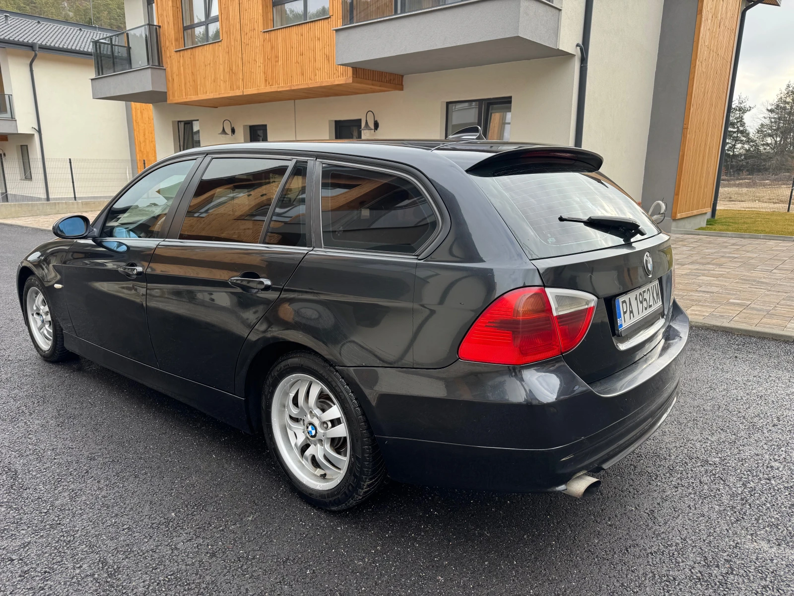 BMW 320 Навигация/Обслужен/Топ Състояние/, снимка 3 - Автомобили и джипове - 53952352