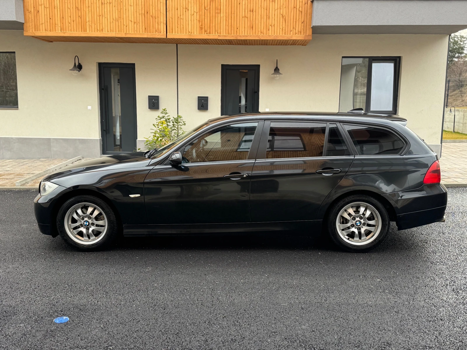 BMW 320 Навигация/Обслужен/Топ Състояние/, снимка 5 - Автомобили и джипове - 53952352