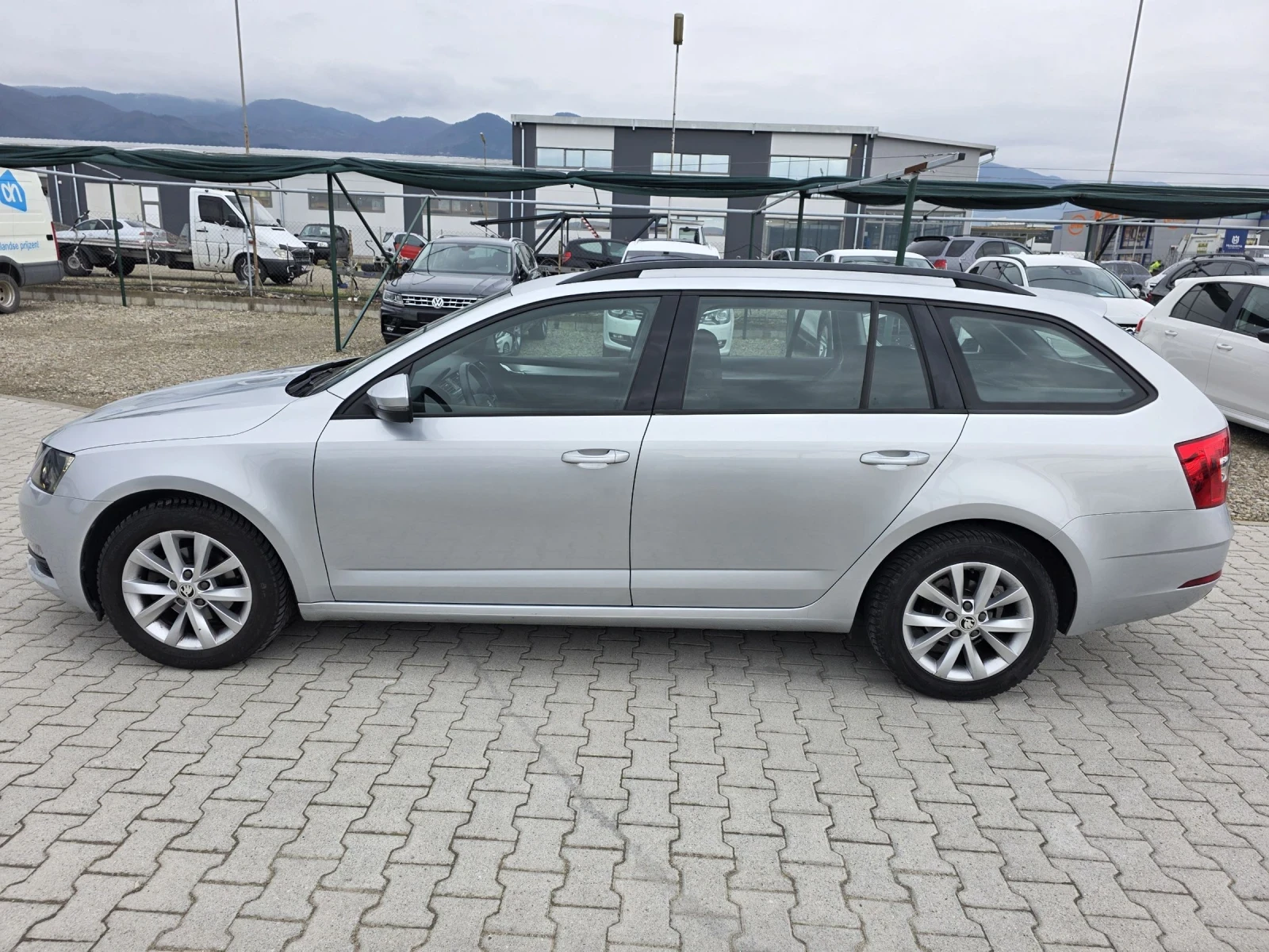 Skoda Octavia 1.6TDi Navi EURO6D Лизинг, снимка 4 - Автомобили и джипове - 54036614