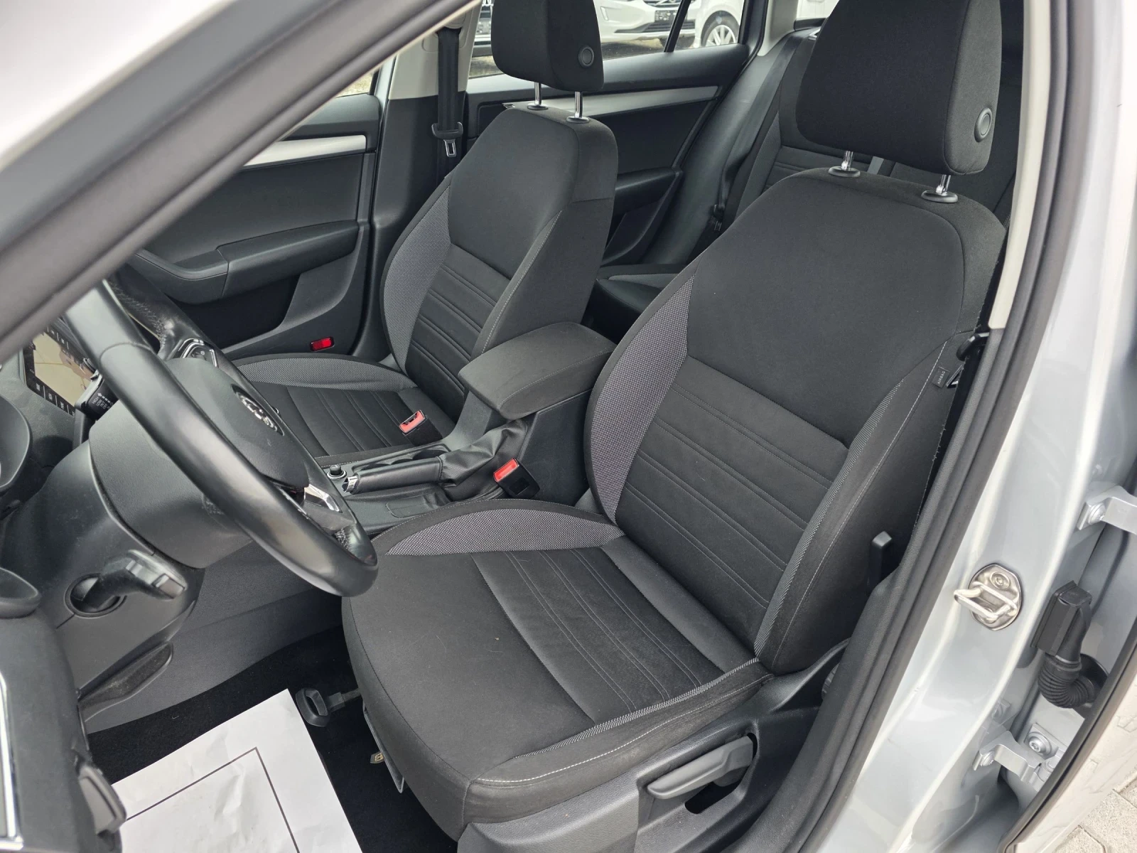 Skoda Octavia 1.6TDi Navi EURO6D Лизинг, снимка 11 - Автомобили и джипове - 54036614