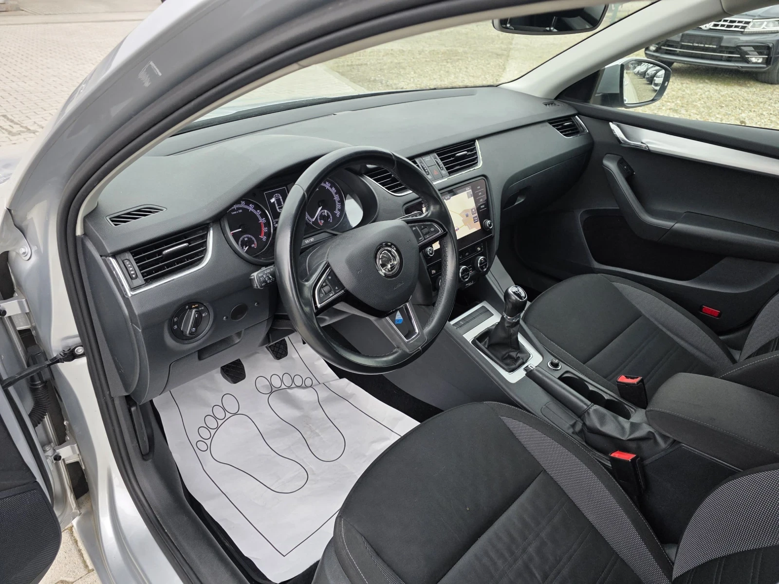 Skoda Octavia 1.6TDi Navi EURO6D Лизинг, снимка 10 - Автомобили и джипове - 54036614