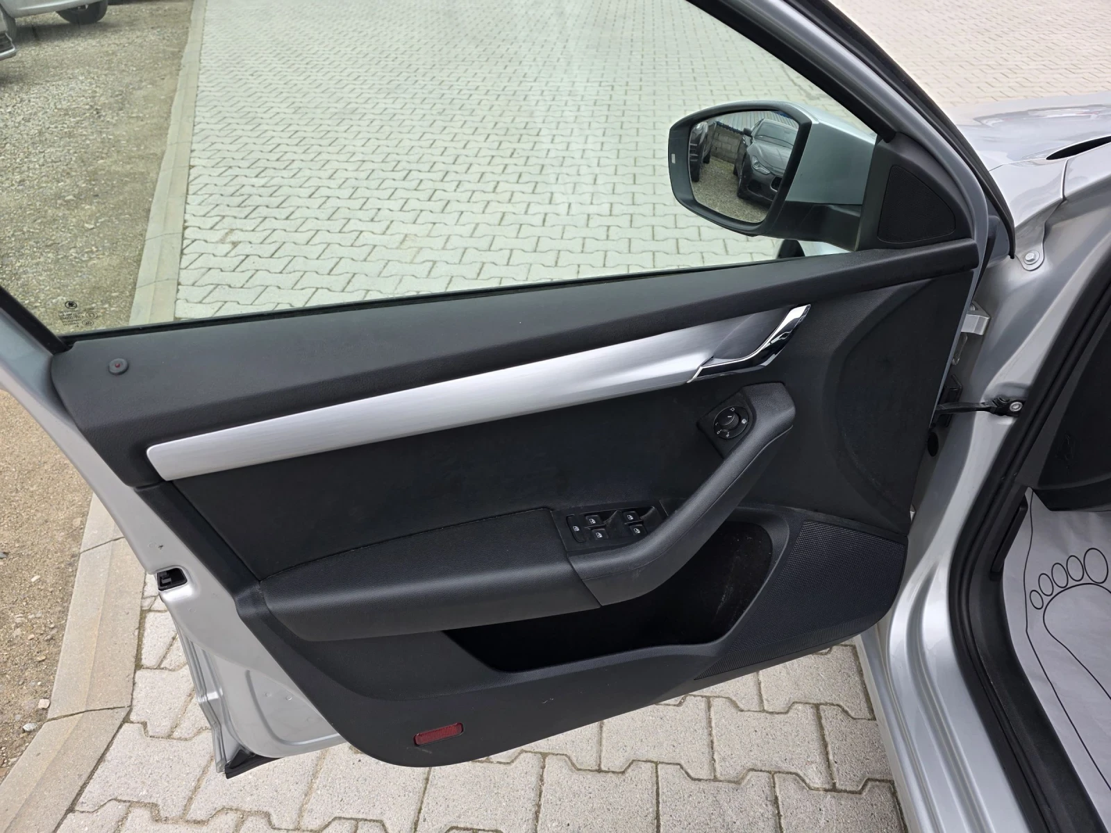 Skoda Octavia 1.6TDi Navi EURO6D Лизинг, снимка 13 - Автомобили и джипове - 54036614