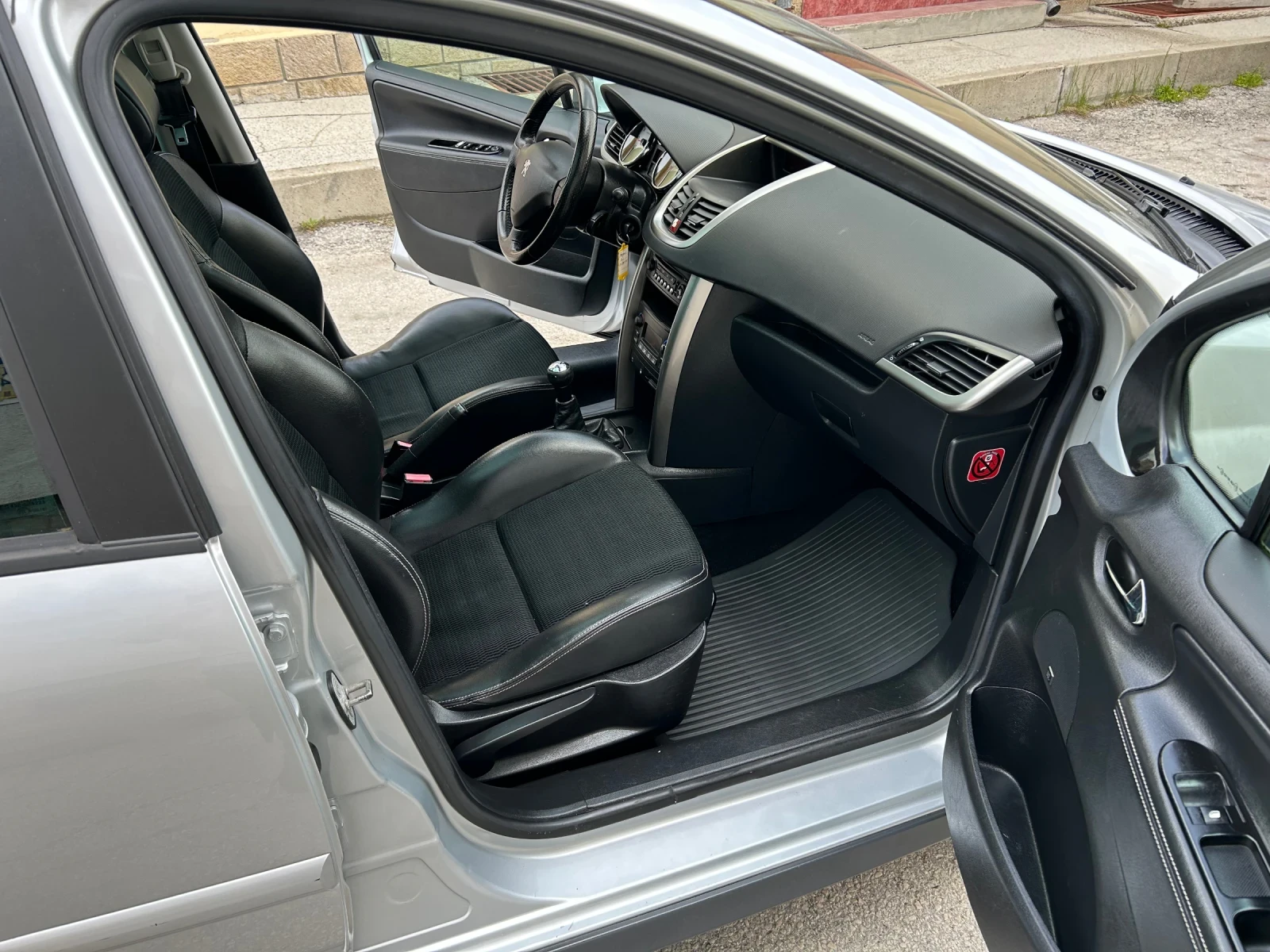 Peugeot 207 1.6i CROSS JBL �������� | Mobile.bg � ����������� 10