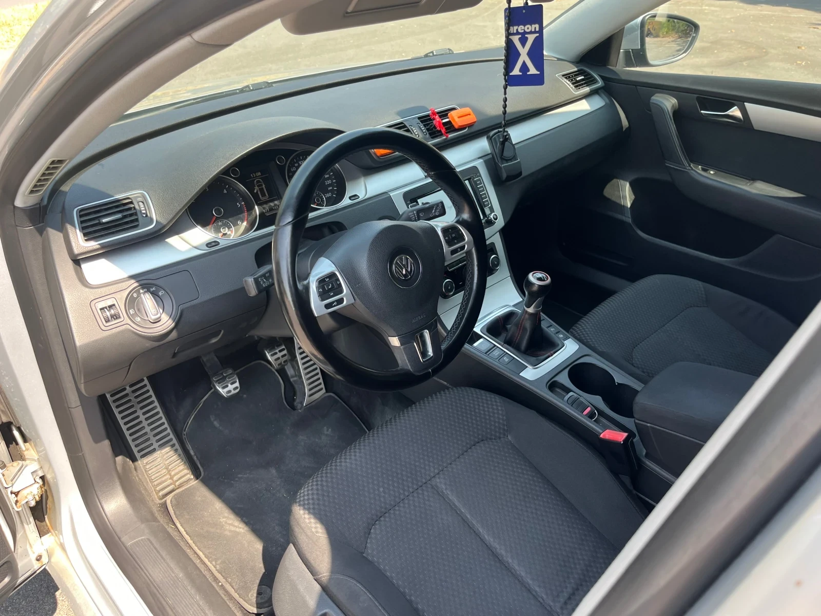 VW Passat 1.6 TDI, снимка 11 - Автомобили и джипове - 55931406