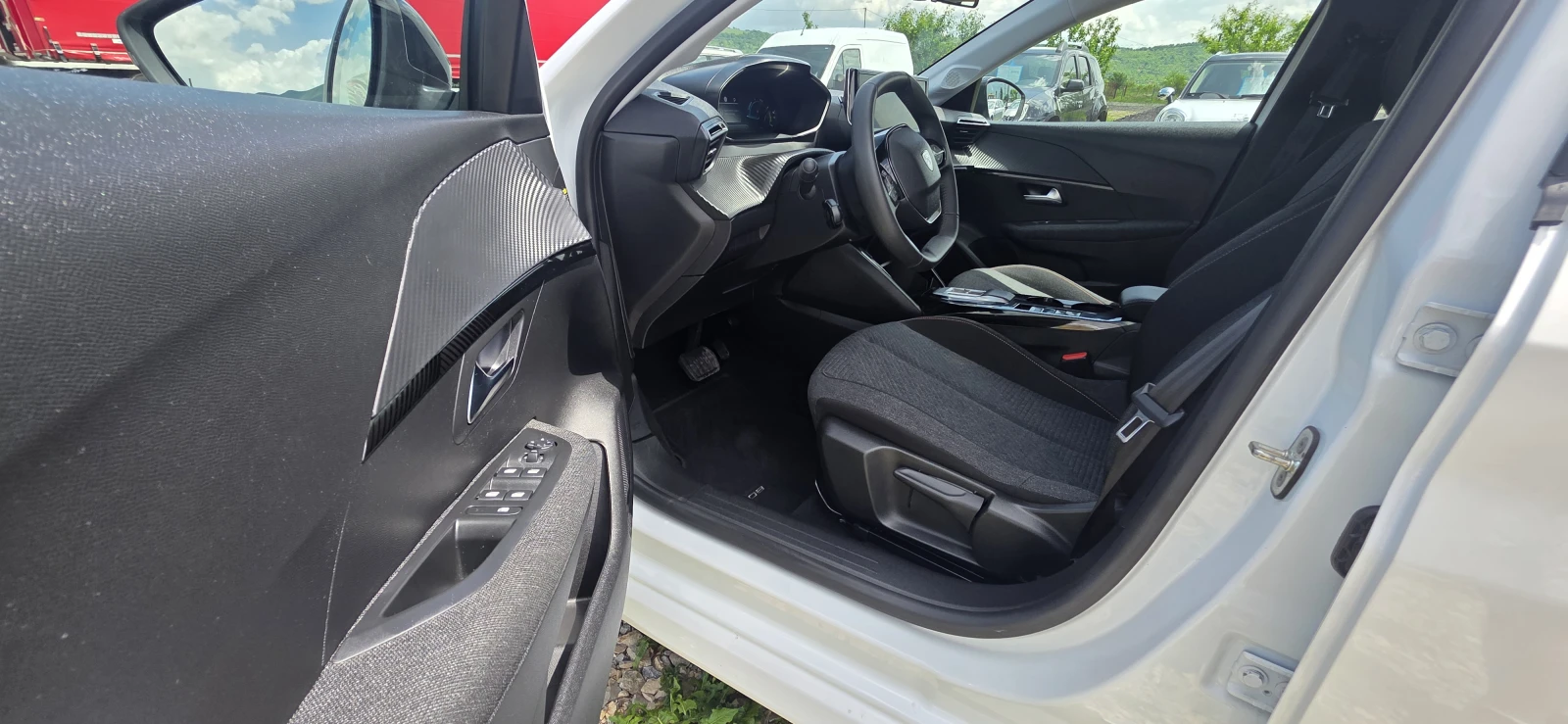 Peugeot 208 E-STYLE, снимка 8 - Автомобили и джипове - 56096087