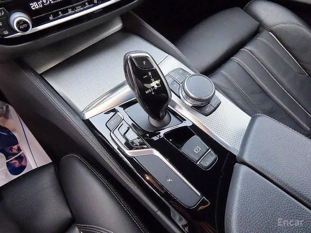 BMW 530 M Sport Package/ПОДГРЕВ/ХЕДЪП/ФИНАНСИРАНЕ, снимка 9 - Автомобили и джипове - 56130913