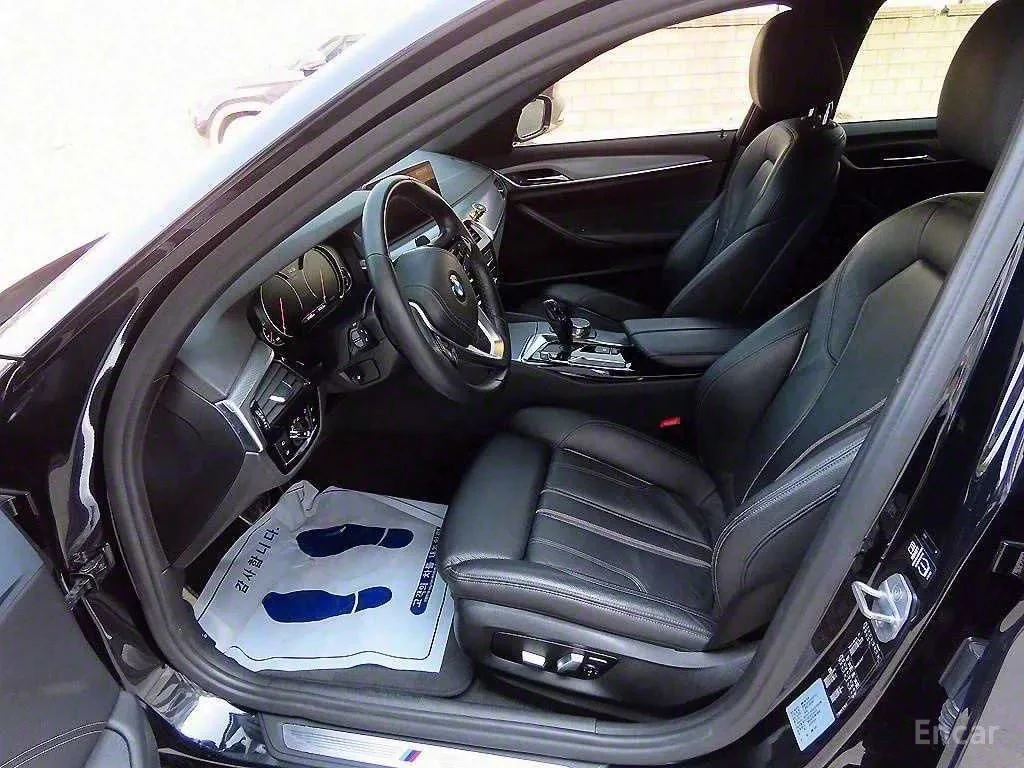 BMW 530 M Sport Package/ПОДГРЕВ/ХЕДЪП/ФИНАНСИРАНЕ, снимка 10 - Автомобили и джипове - 56130913