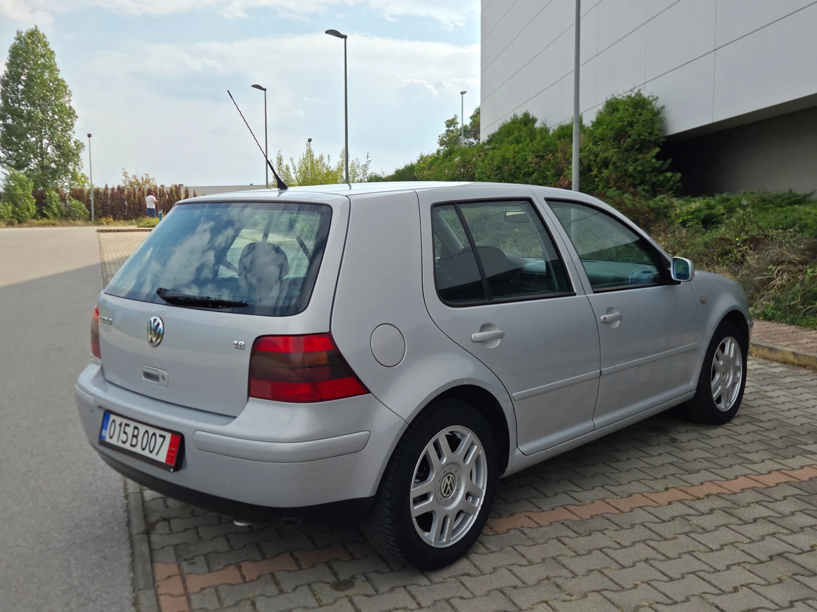 VW Golf 1.8i 125к.с. Газов инж.* УНИКАТ* ОБСЛУЖЕН, снимка 4 - Автомобили и джипове - 56166108