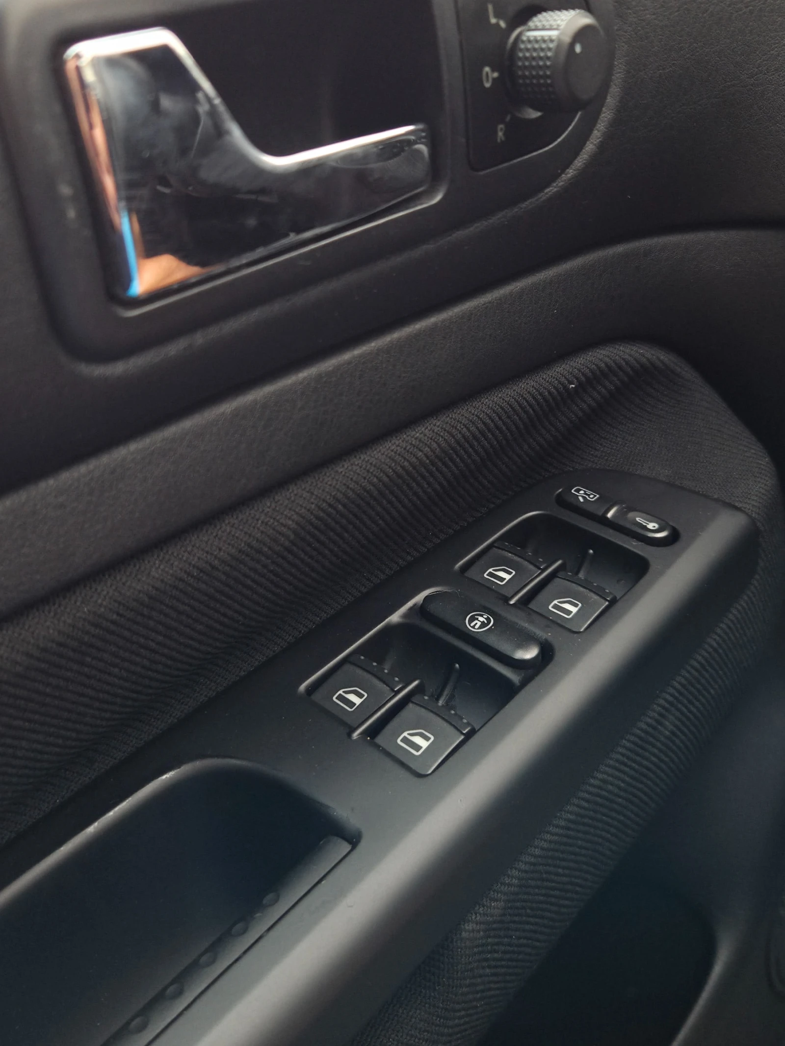 VW Golf 1.8i 125к.с. Газов инж.* УНИКАТ* ОБСЛУЖЕН, снимка 6 - Автомобили и джипове - 56166108