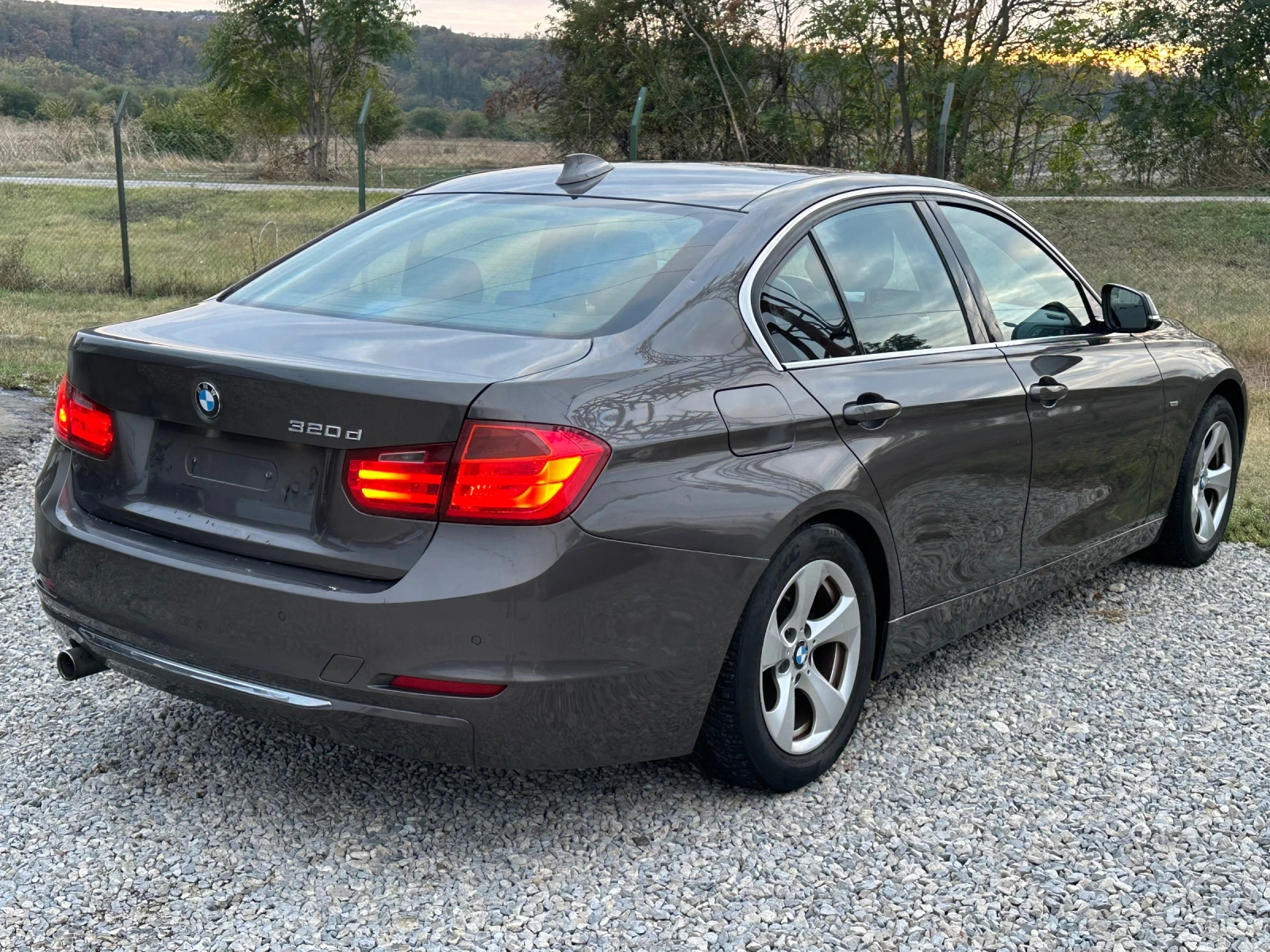 BMW 320, снимка 6 - Автомобили и джипове - 56564402