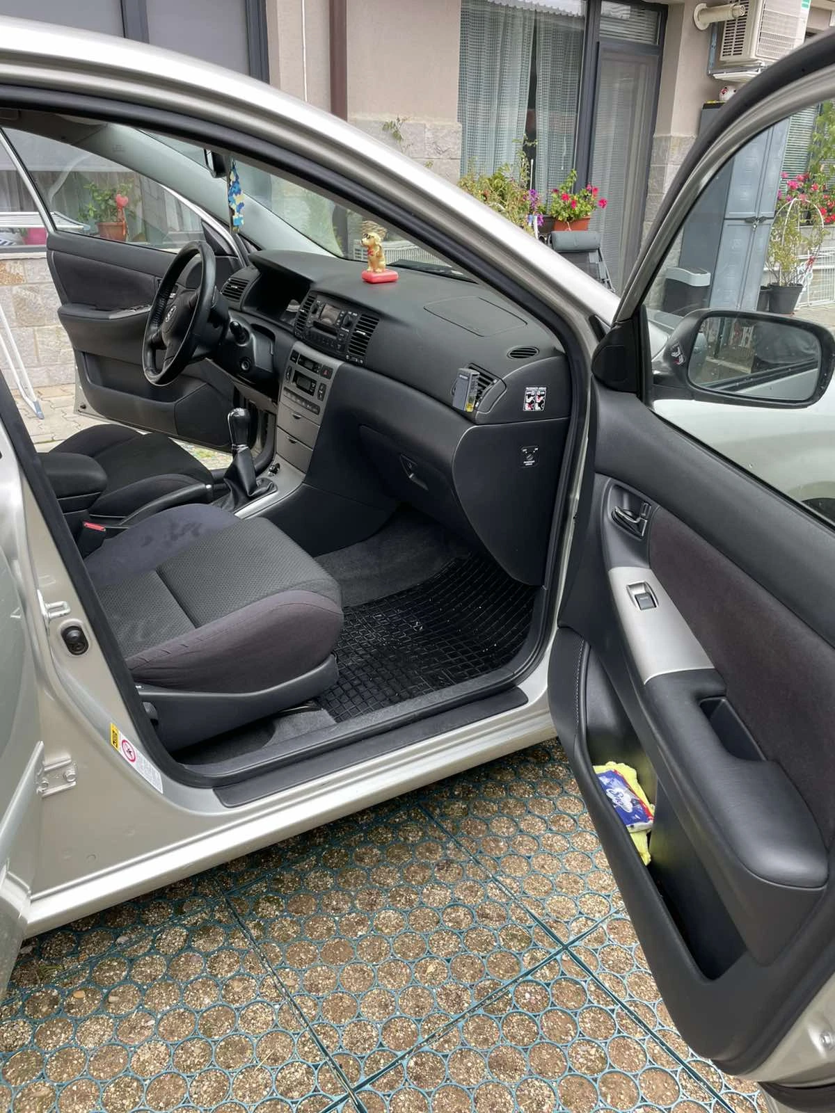 Toyota Corolla 1.6i, снимка 8 - Автомобили и джипове - 56601287