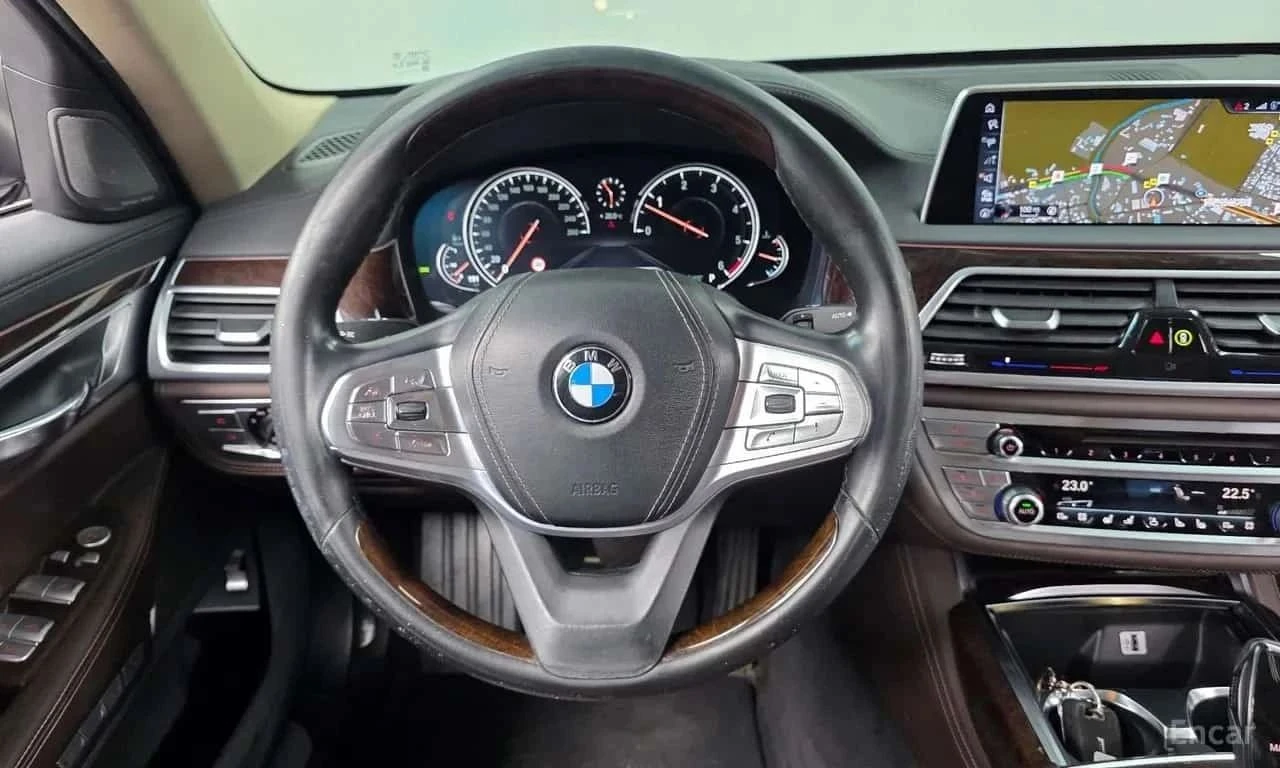 BMW 740, снимка 13 - Автомобили и джипове - 56684668