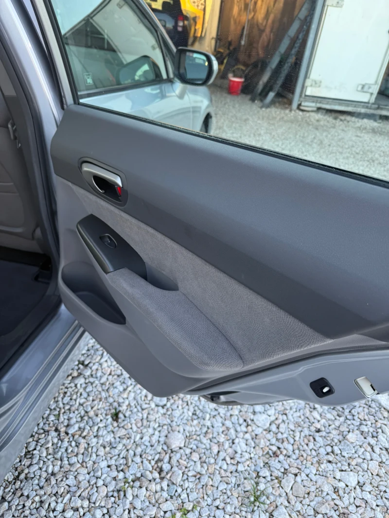 Honda Cr-v 1.3I, снимка 8 - Автомобили и джипове - 52839963