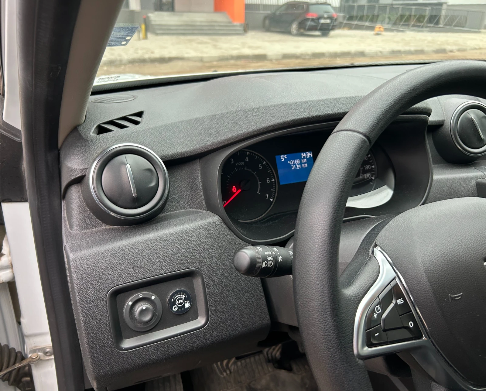 Dacia Duster 1.0 Tce LPG, ГАРАНЦИЯ до 06.2025! БЕЗ ЗАБЕЛЕЖКИ! - изображение 7