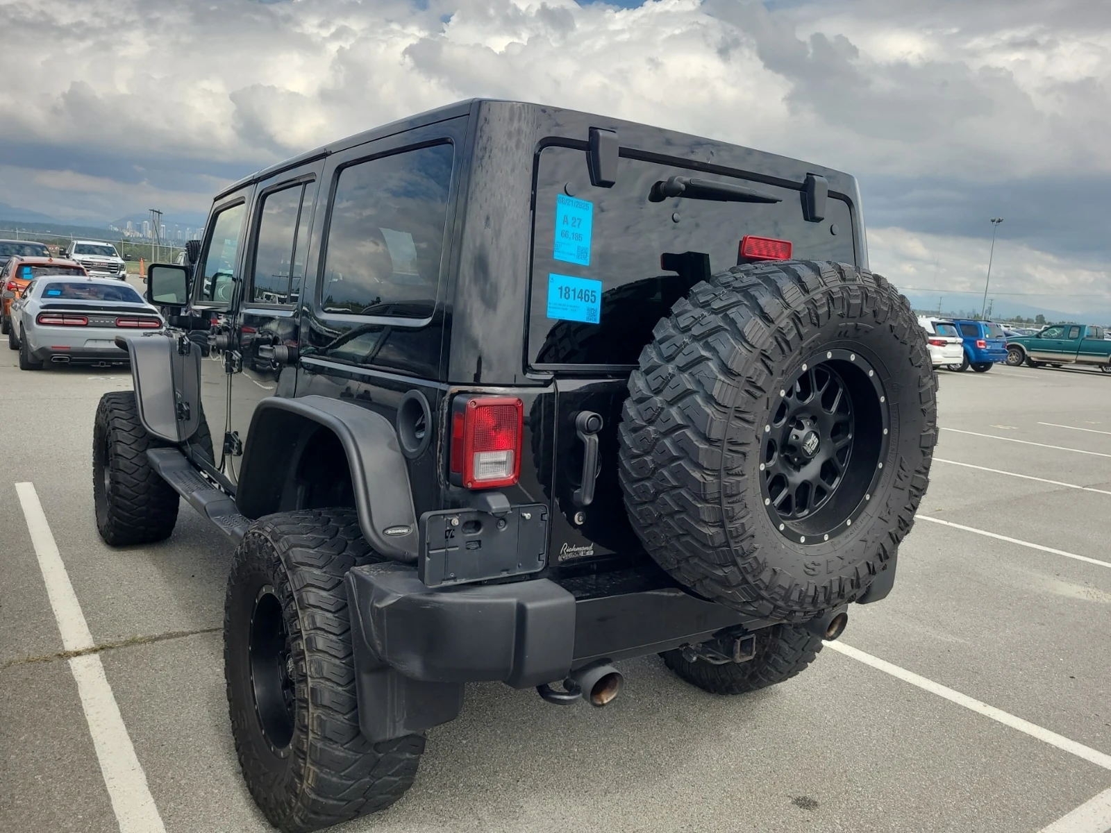 Jeep Wrangler Unlimited SAHARA (CARFAX) - изображение 4