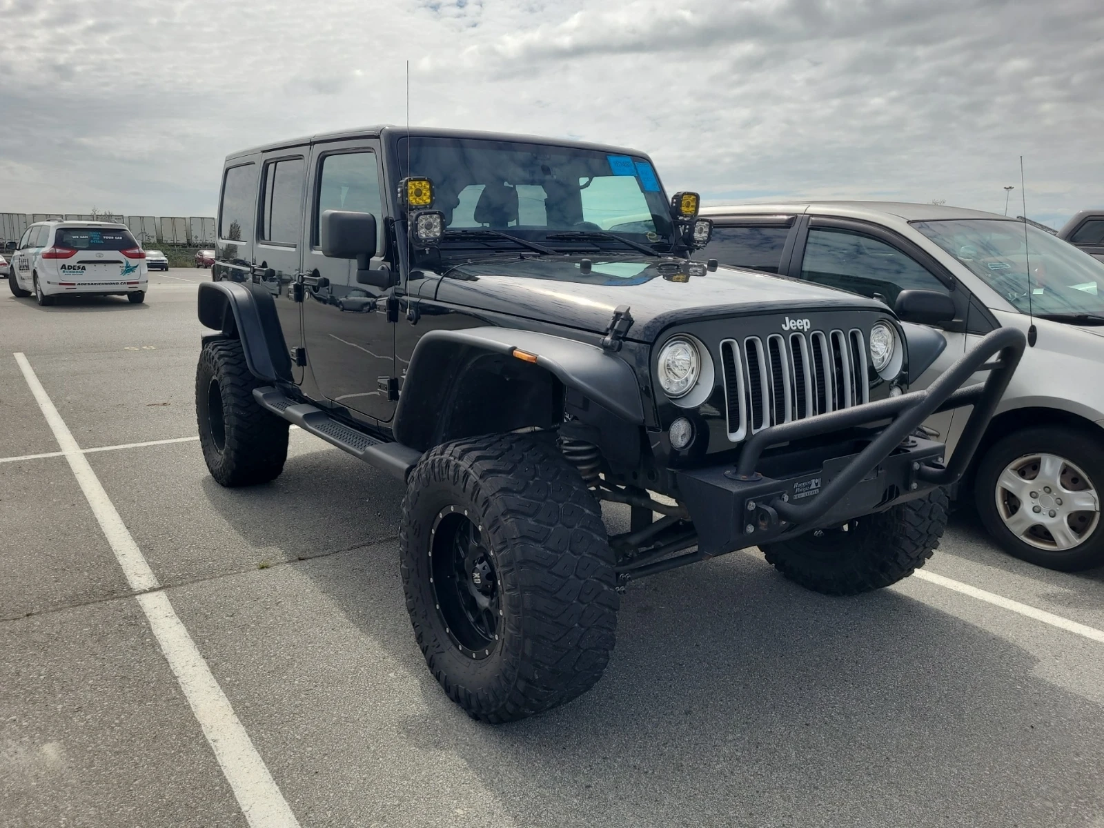 Jeep Wrangler Unlimited SAHARA (CARFAX) - изображение 2