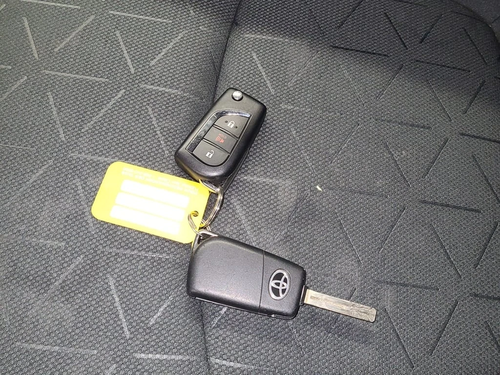 Toyota Rav4 * HYBRID LE * CARFAX * БЕЗ ПЪРВОНАЧАЛНА ВНОСКА - изображение 7