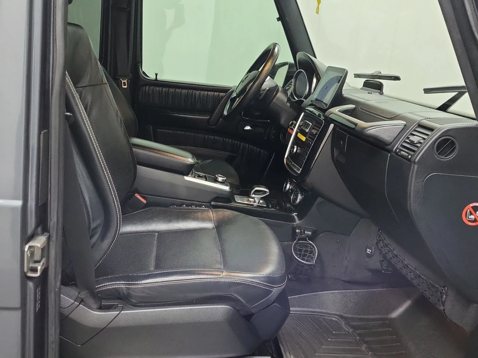 Mercedes-Benz G 63 AMG AWD* АвтоКредит* (ЦЕНА ДО БГ), снимка 16 - Автомобили и джипове - 54429275