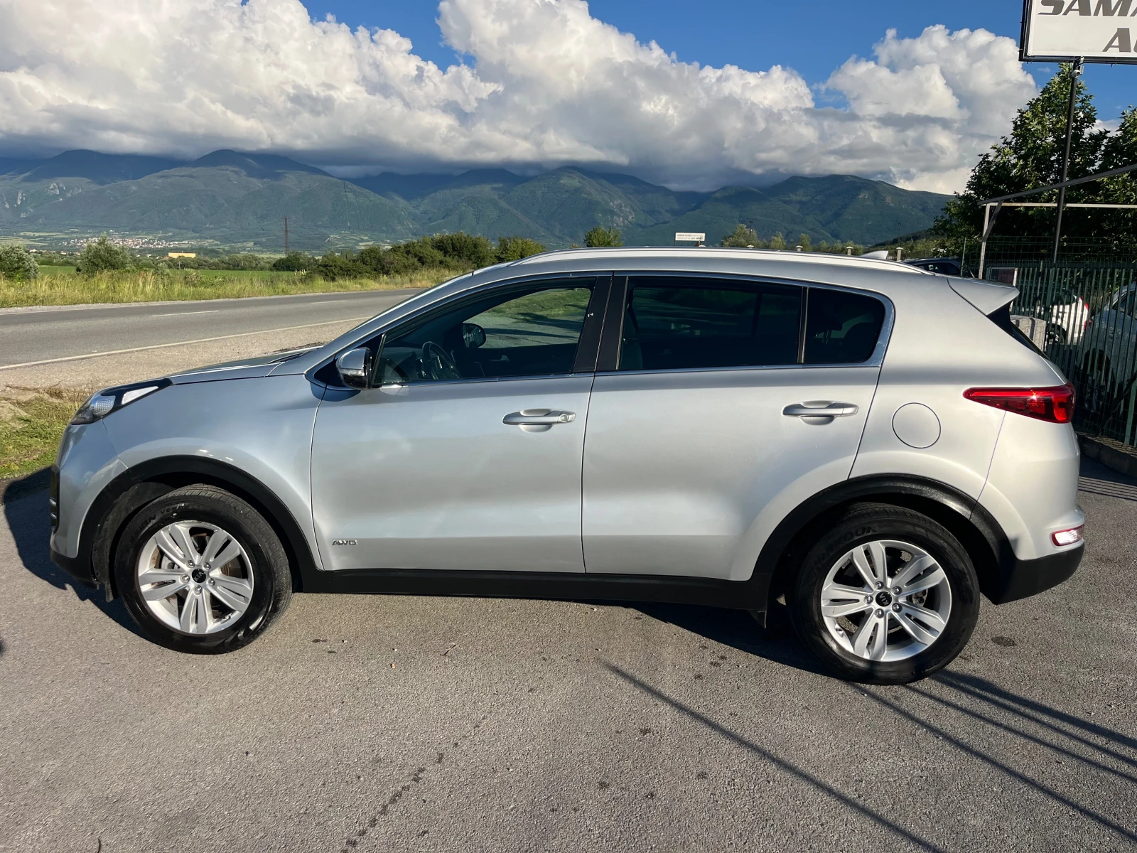 Kia Sportage 1.6 NAVI , снимка 7 - Автомобили и джипове - 54782907