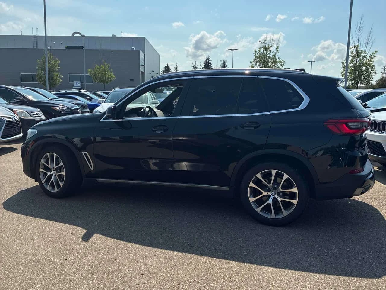 BMW X5 * xDrive40i * LASER* COMFORT SEATS* HARMAN/KARDON*, снимка 2 - Автомобили и джипове - 55510742