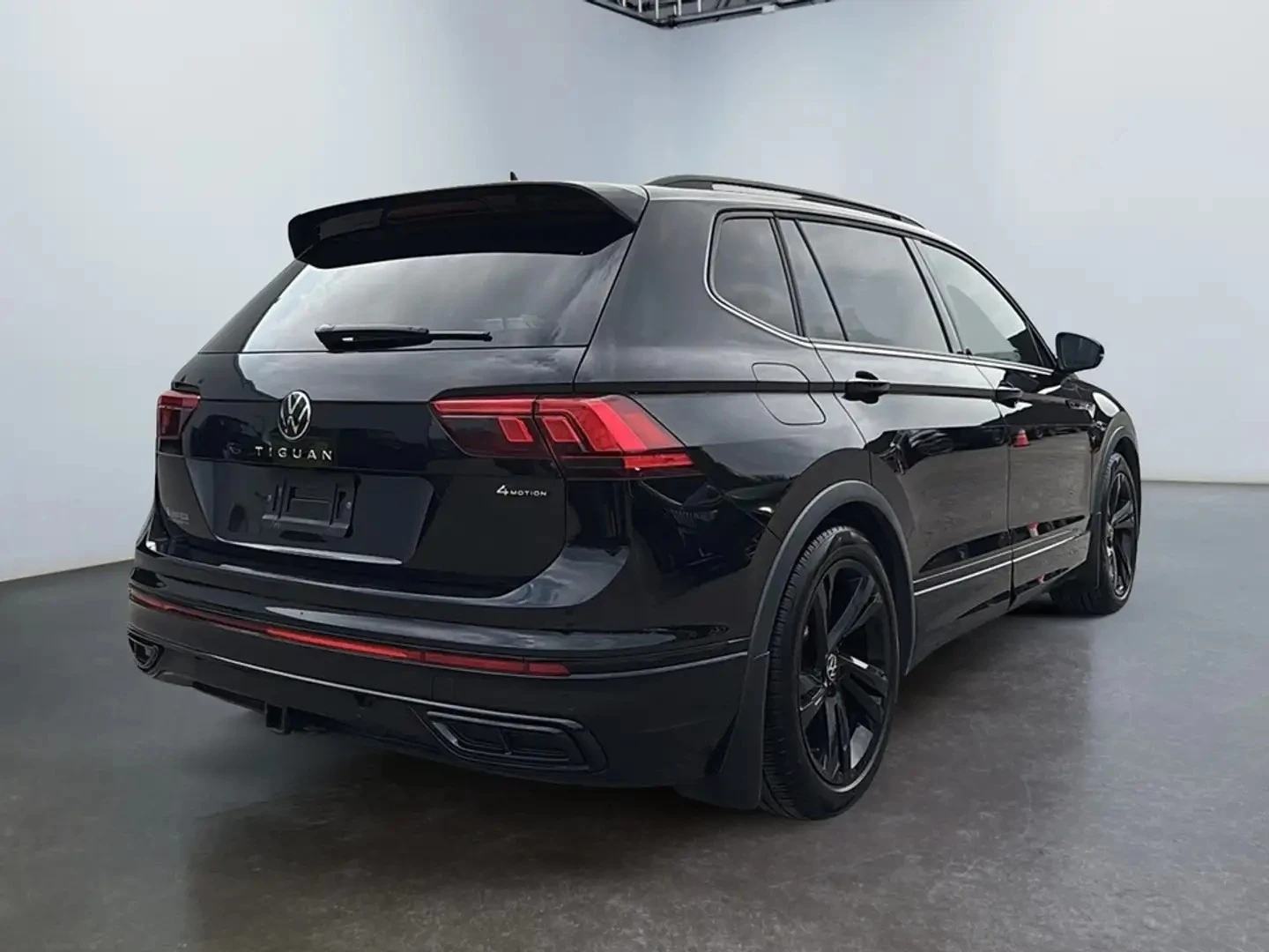 VW Tiguan COMFORTLINE R LINE ЦЕНА ДО БЪЛГАРИЯ АВТОКРЕДИТ, снимка 6 - Автомобили и джипове - 55527916