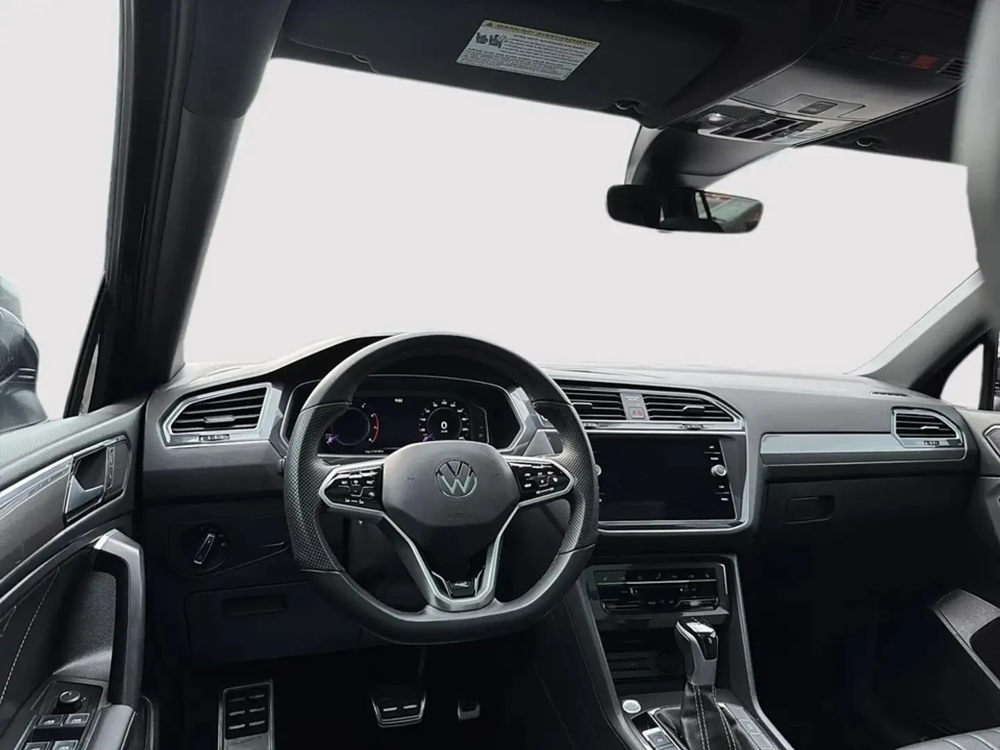 VW Tiguan COMFORTLINE R LINE ЦЕНА ДО БЪЛГАРИЯ АВТОКРЕДИТ, снимка 11 - Автомобили и джипове - 55527916