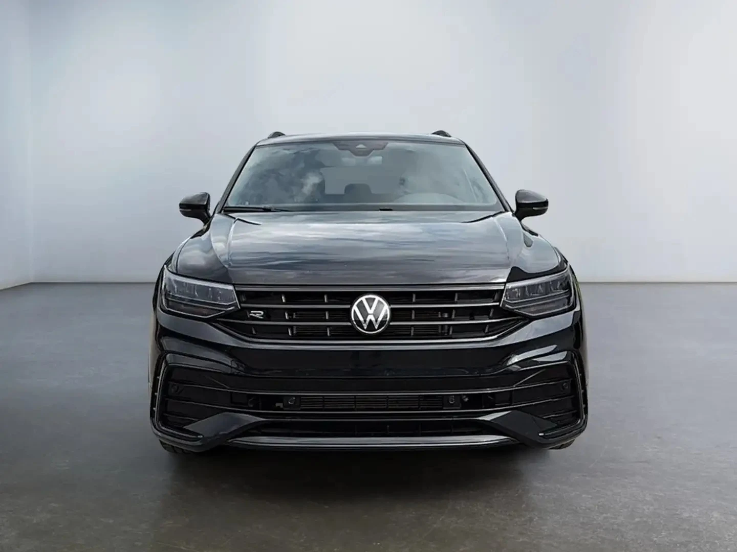 VW Tiguan COMFORTLINE R LINE ЦЕНА ДО БЪЛГАРИЯ АВТОКРЕДИТ, снимка 2 - Автомобили и джипове - 55527916