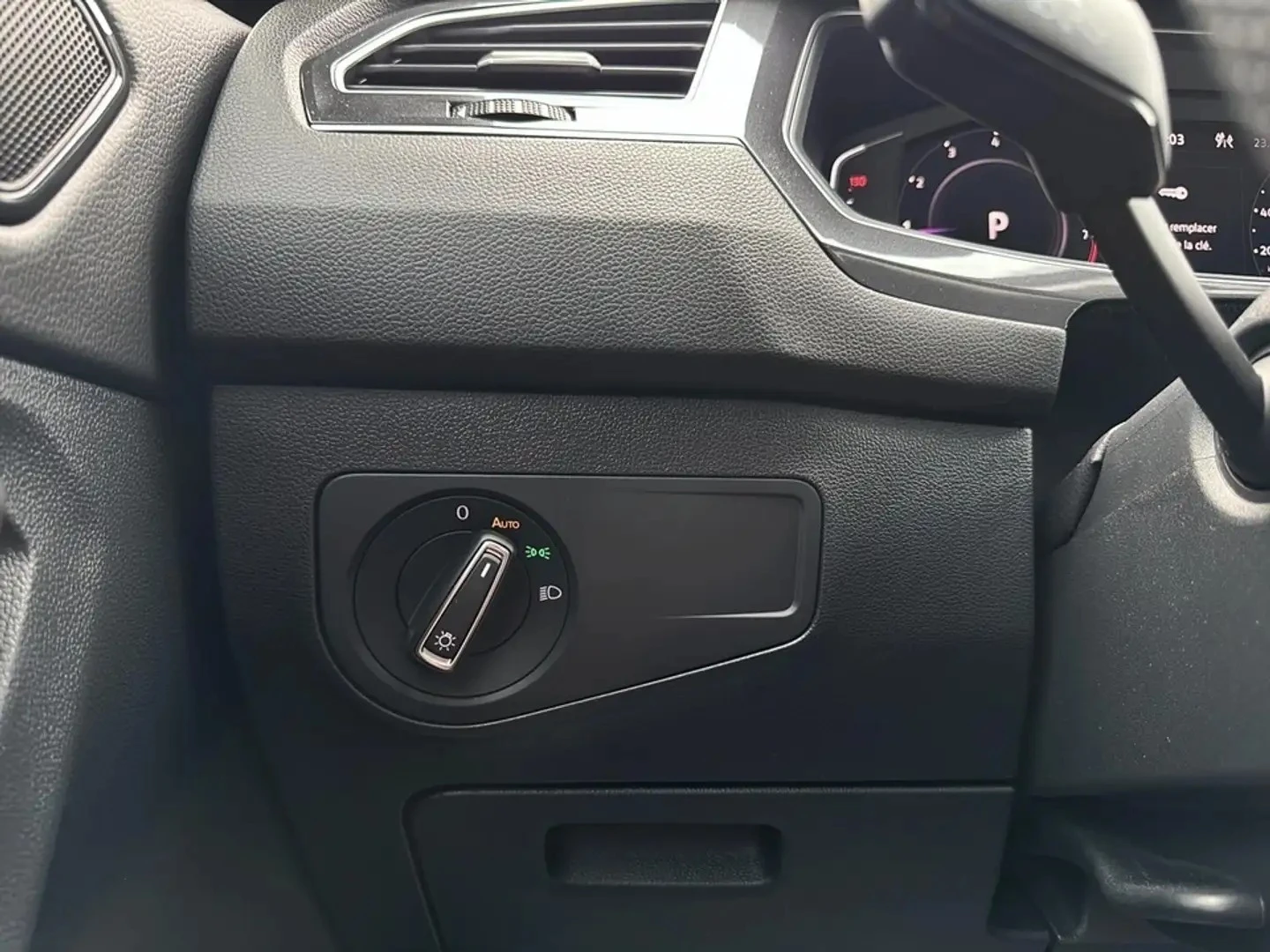 VW Tiguan COMFORTLINE R LINE ЦЕНА ДО БЪЛГАРИЯ АВТОКРЕДИТ, снимка 12 - Автомобили и джипове - 55527916