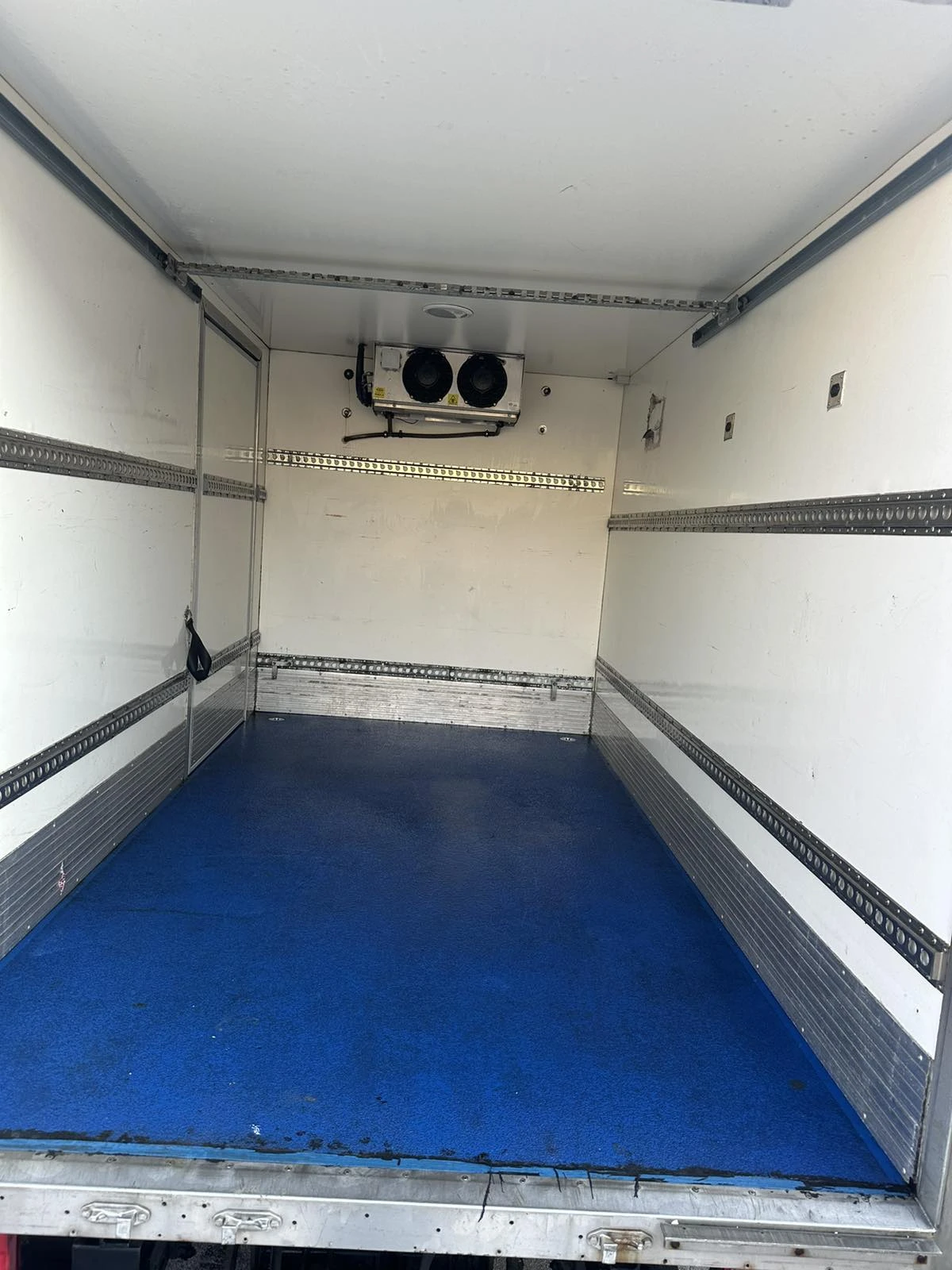 Mercedes-Benz Sprinter 313 Хладилен/десен волан, снимка 6 - Бусове и автобуси - 55471194