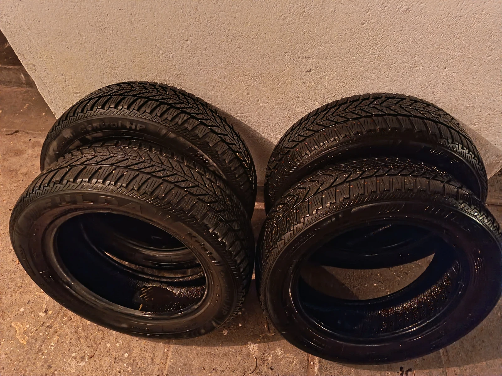Гуми Зимни 195/60R16, снимка 3 - Гуми и джанти - 56186146