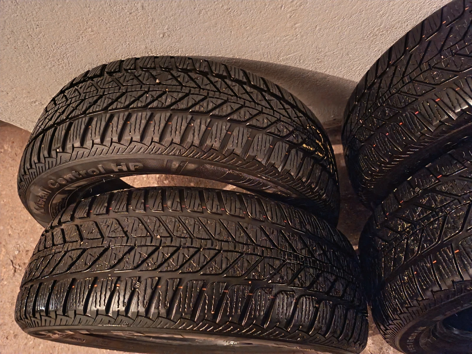 Гуми Зимни 195/60R16, снимка 2 - Гуми и джанти - 56186146