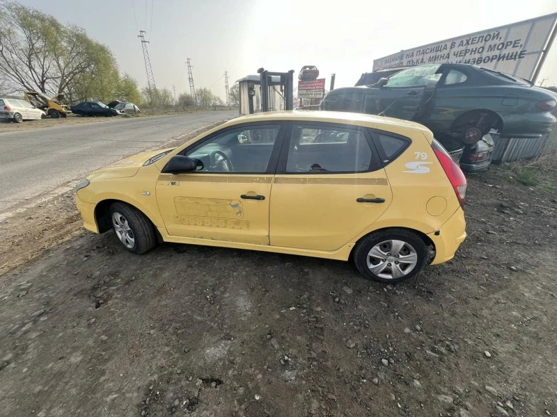 Hyundai I30 1.4 benzin, снимка 4 - Автомобили и джипове - 47433352