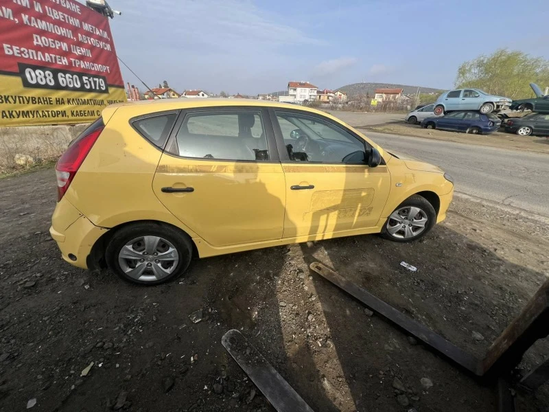 Hyundai I30 1.4 benzin, снимка 3 - Автомобили и джипове - 47433352