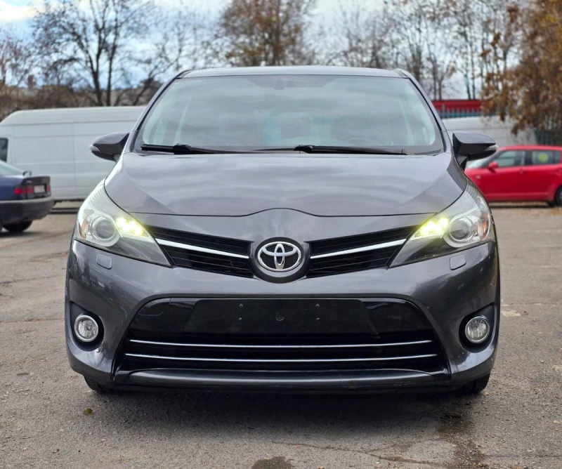 Toyota Verso 1.6 D-4D 7-места Панорама, снимка 3 - Автомобили и джипове - 48072320