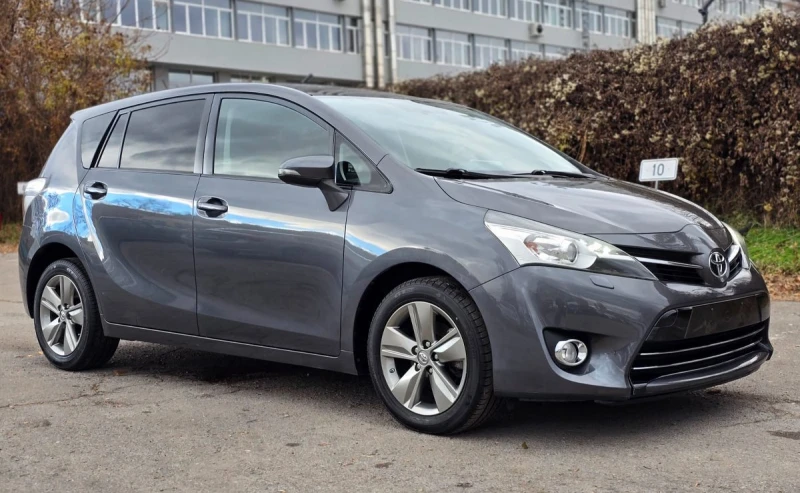 Toyota Verso 1.6 D-4D 7-места Панорама, снимка 2 - Автомобили и джипове - 48072320