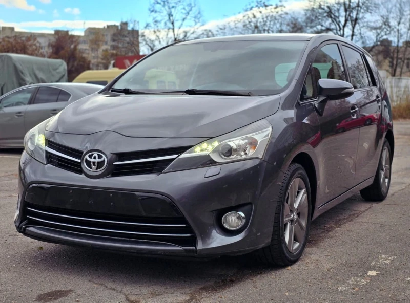 Toyota Verso 1.6 D-4D 7-места Панорама, снимка 1 - Автомобили и джипове - 48072320