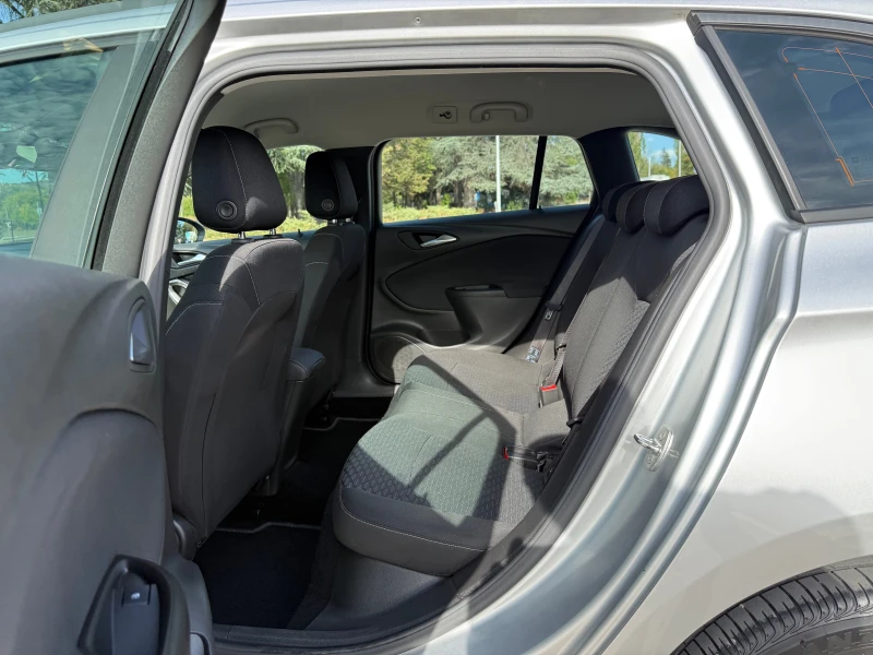 Opel Astra 1.6///Camera///CarPlay///Android Auto/Lane-Assist/, снимка 13 - Автомобили и джипове - 51850473