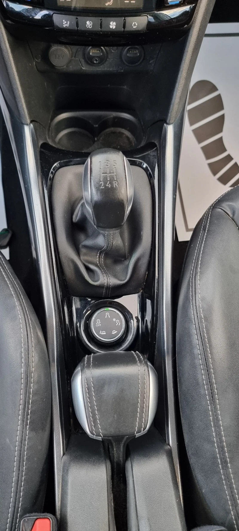 Peugeot 2008 1.6 е hdi allure, снимка 15 - Автомобили и джипове - 53400928