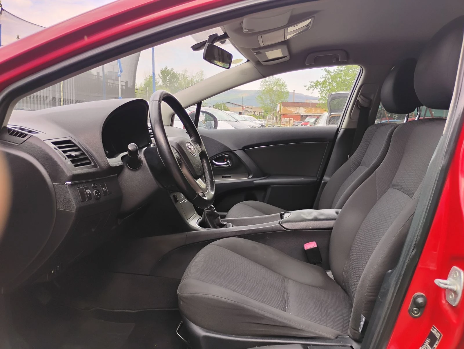 Toyota Avensis 1.8i* 147кс* КЛИМА*  - изображение 8