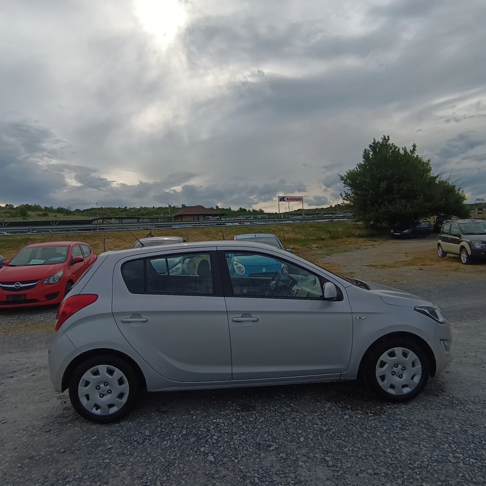 Hyundai I20 Бензинов, снимка 8 - Автомобили и джипове - 54393344