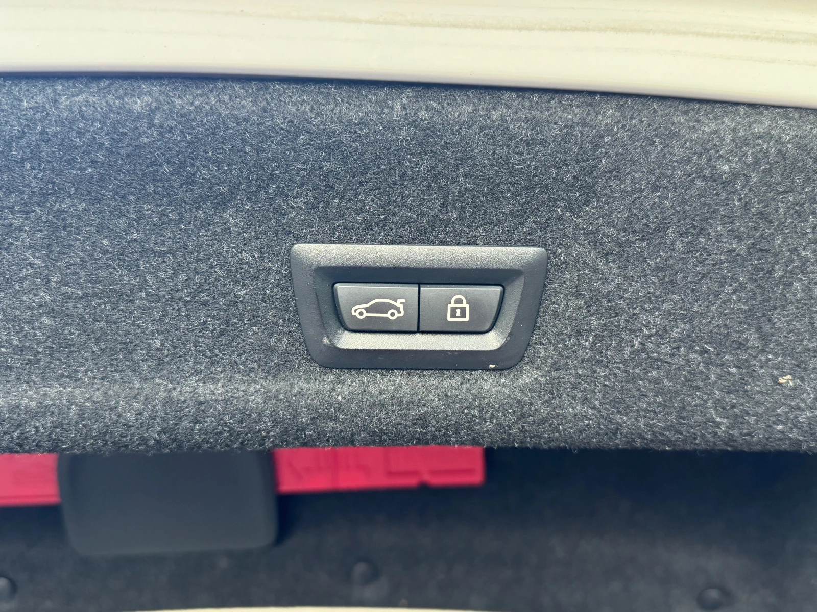 BMW 320 320i xDrive, снимка 12 - Автомобили и джипове - 53919469