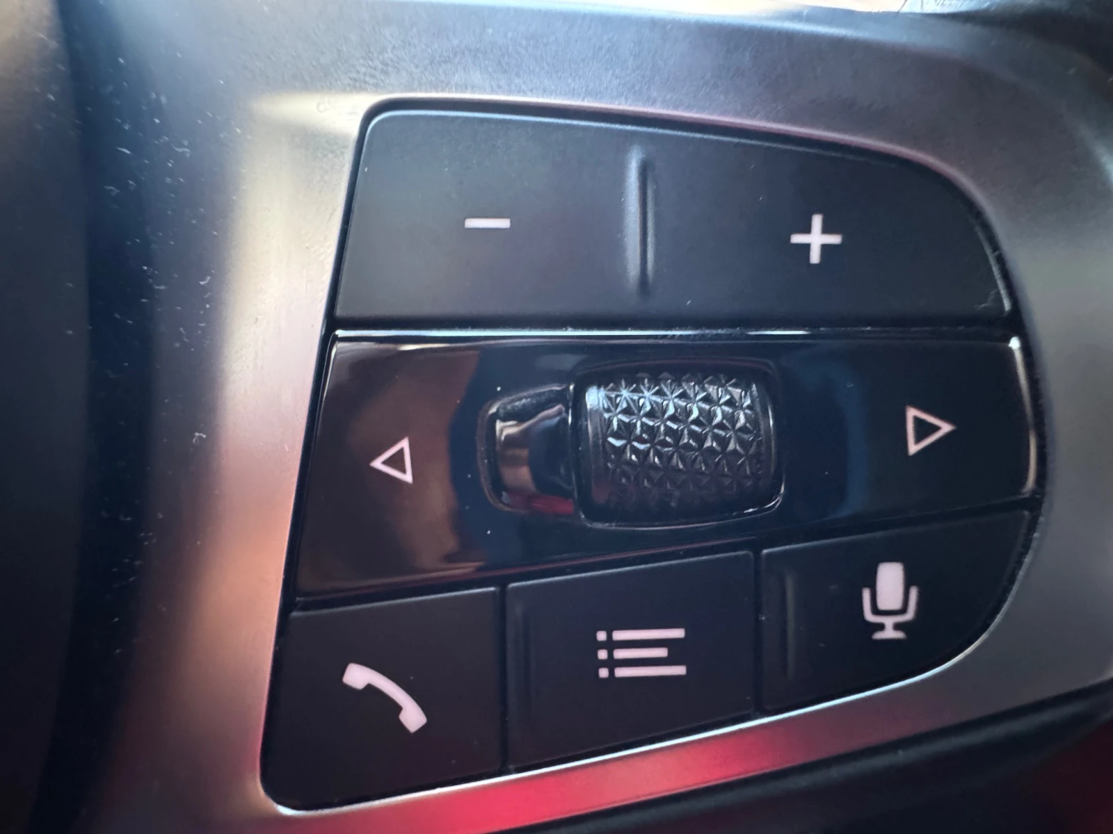 BMW 320 320i xDrive, снимка 11 - Автомобили и джипове - 53919469