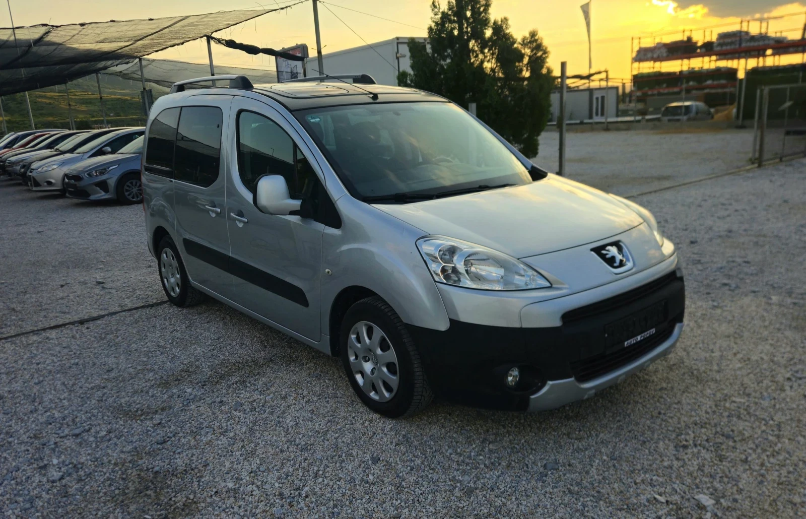Peugeot Partner 1.6HDI.109кс.2010.Панорама.ТОП., снимка 3 - Автомобили и джипове - 54684558