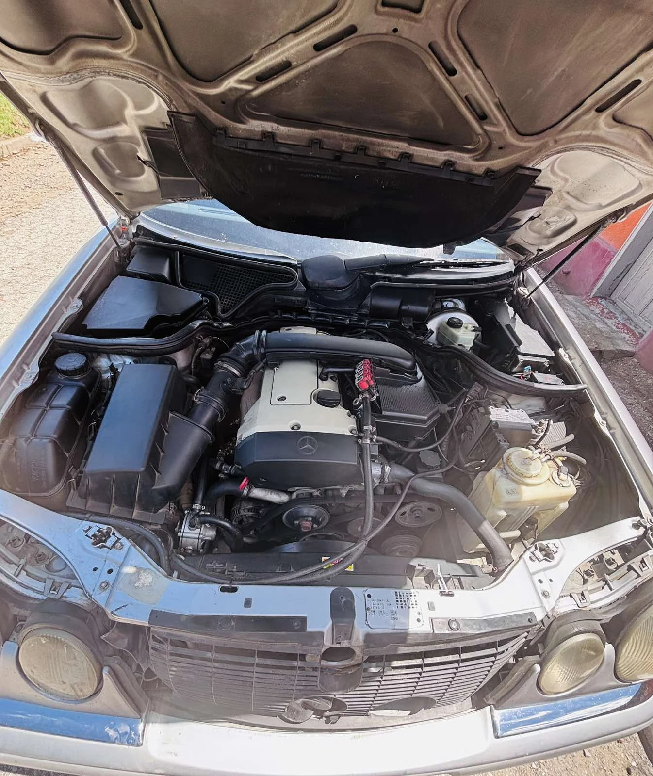 Mercedes-Benz E 200, снимка 5 - Автомобили и джипове - 55169472