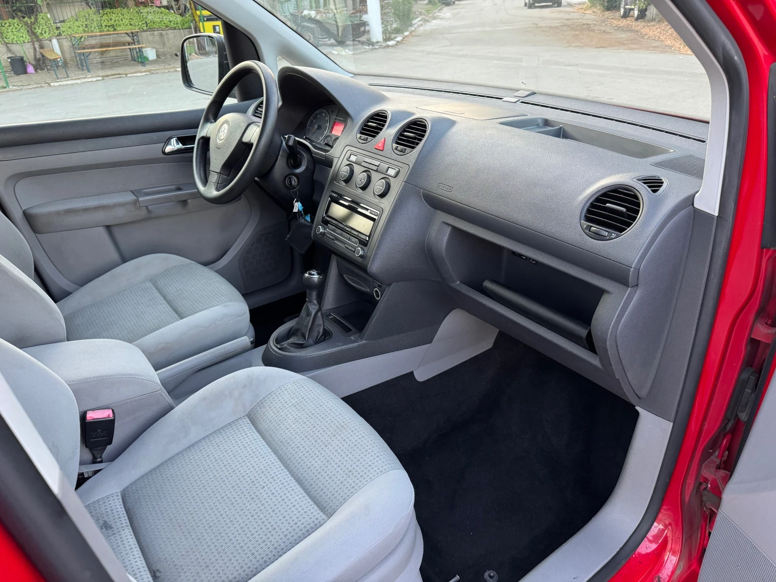 VW Caddy 1.6i 102кс, снимка 12 - Автомобили и джипове - 55512831