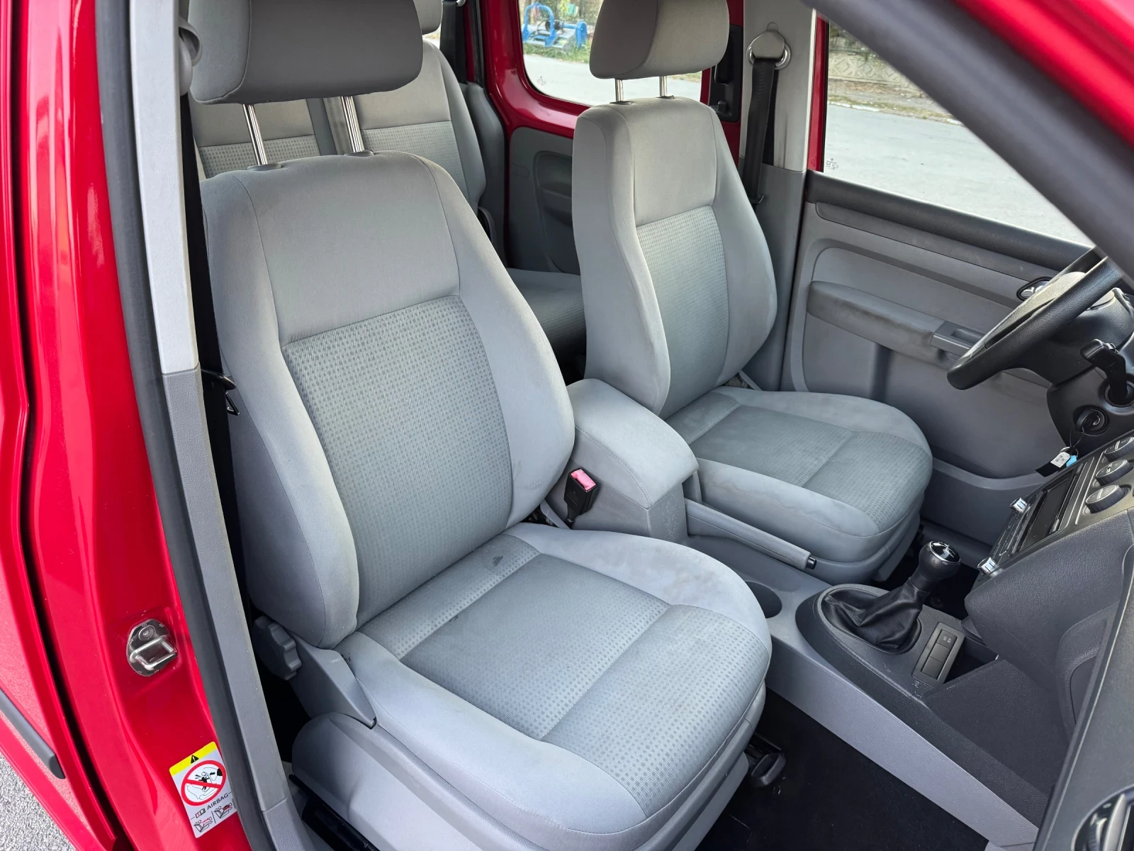 VW Caddy 1.6i 102кс, снимка 13 - Автомобили и джипове - 55512831
