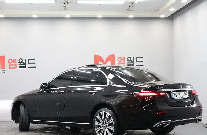 Mercedes-Benz E 350 * Exclusive* Масаж* Обдух* 360* HUD* Шибидах*     , снимка 2 - Автомобили и джипове - 55616503