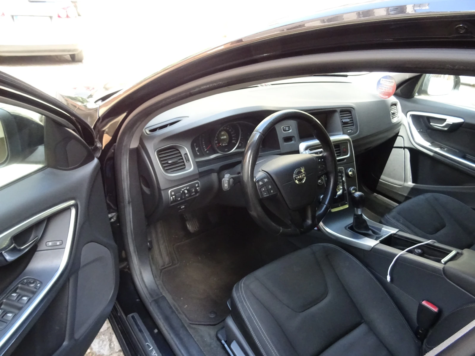 Volvo V60 D2, снимка 5 - Автомобили и джипове - 55743610
